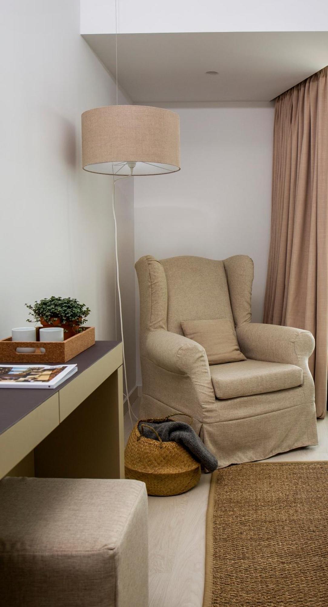 Double Room with Street View,1589516022:JPEG